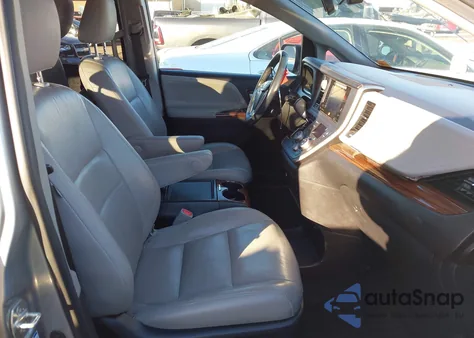 2015 Toyota Sienna Limited Premium 7 Passenger z USA, uszkodzony, nr VIN 5TDDK3DC7FS116044